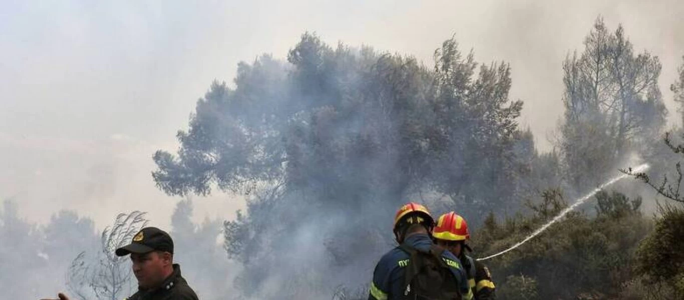 Δικογραφία για εμπρησμό από αμέλεια σε βάρος ηλικιωμένου για τη φωτιά στη Σαλαμίνα